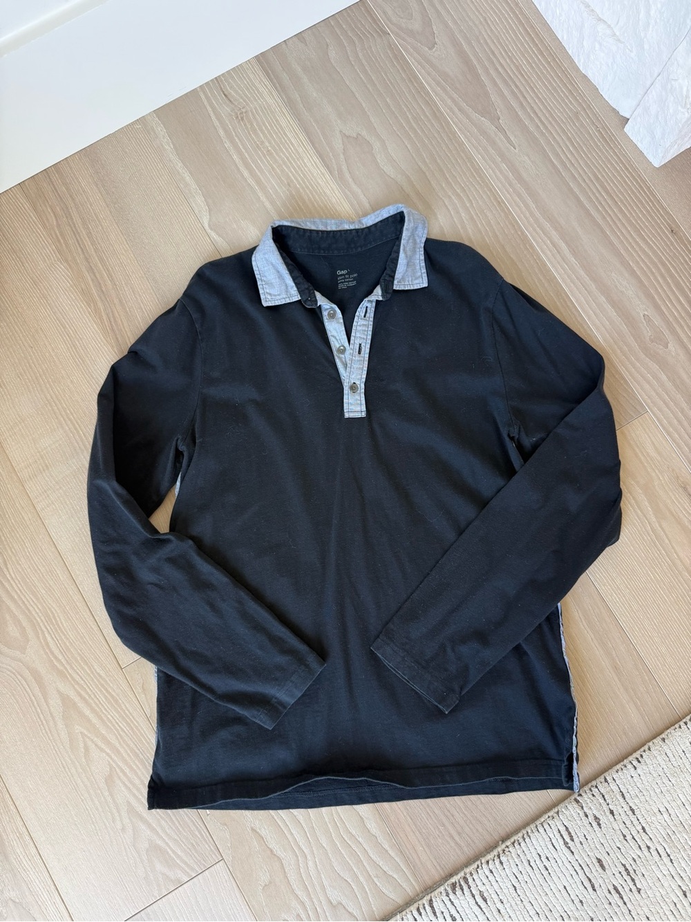 GAP Black Long-Sleeve Polo with Light Gray Contrast Collar